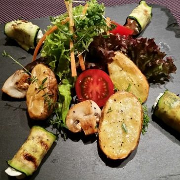 Gefüllte Zucchiniröllchen mit Braterdäpfeln