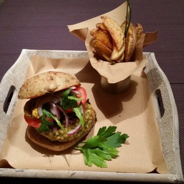 Kichererbsenburger mit Erdäpfelwedges